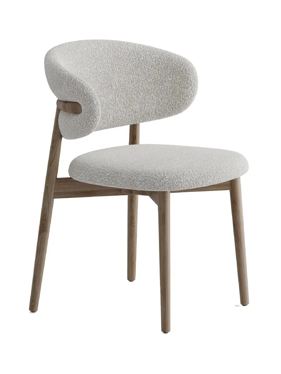 Чистый стул после химчистки мебели